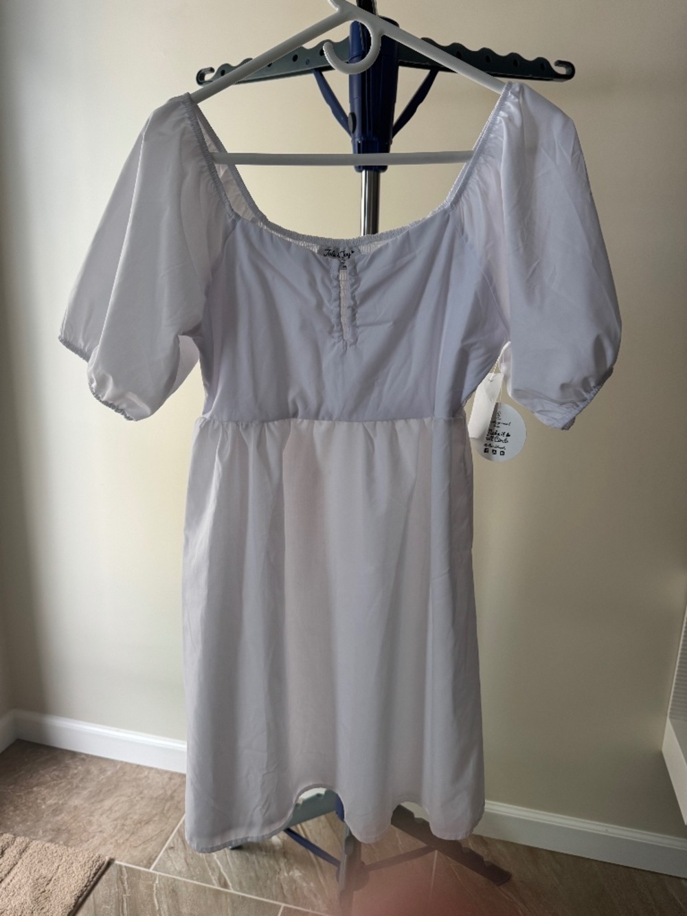 Jolie & Joy white puffed sleeved mini dress. Size Med. white NWT